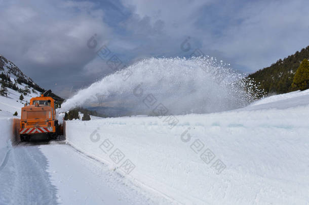 领导过<strong>积雪</strong>的路上<strong>积雪</strong>清除工具