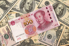 中国人民币钞票上美国美元背景