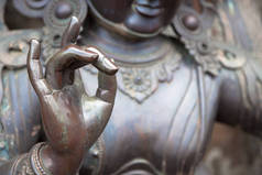 佛像与身手印手的位置的详细信息