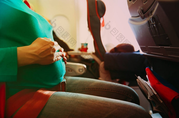 孕妇坐飞机<strong>去旅游</strong>