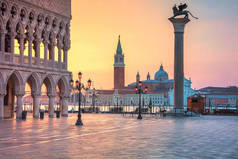 威尼斯.日出威尼斯 St. 标志广场的城市形象.