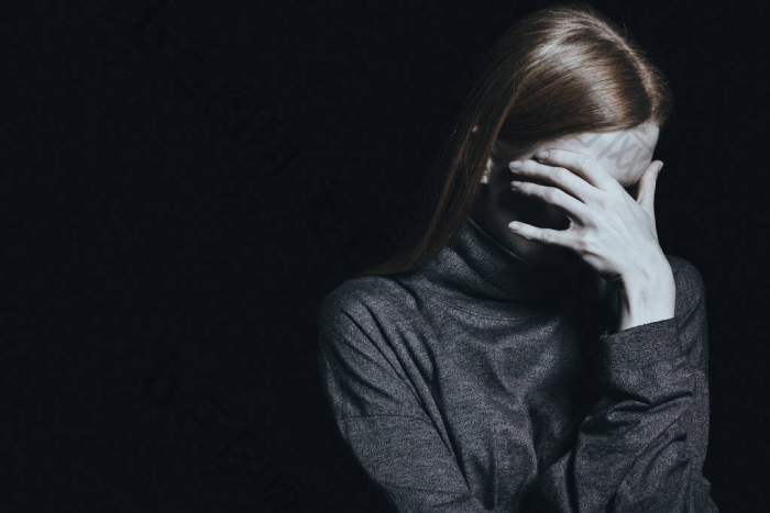 绝望的女人与焦虑抑郁图片-包图网企业站