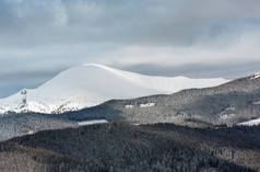 乌克兰冬季雪山山脉