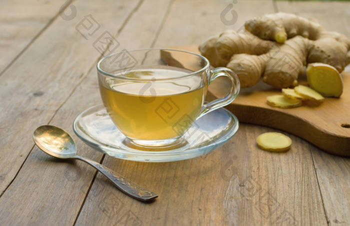 姜茶在木桌上图片-包图网企业站