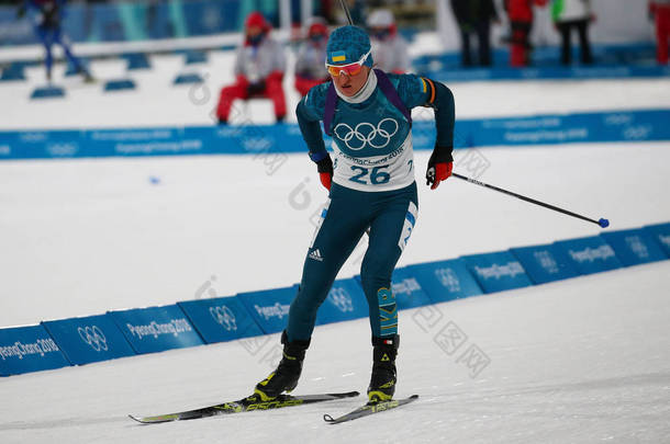 平昌, 韩国-2018年2月10日: 奥林匹克冠军 Valj Semerenko 乌克兰竞争冬季两项女子7.5km 短跑在阿柏斯冬季两项中心2018冬奥会