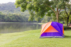 湖边森林露营场地旅游圆顶帐篷露营