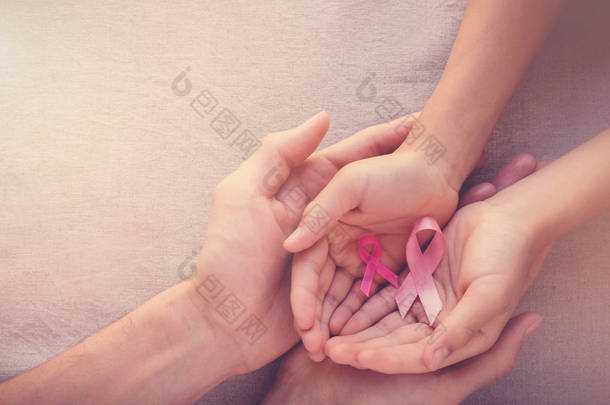 成人和儿童手持有粉红色丝带, 乳腺癌<strong>意识</strong>, 腹部癌症<strong>意识</strong>, 10月粉红色概念