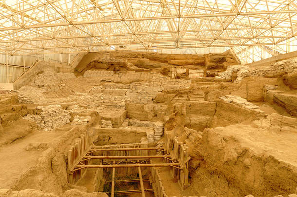 卡滔侯羽克是大新<strong>石器</strong>时代和 Chalcolithic 最佳的保存城市解决在 Cumra, 它是最旧的镇在世界在科尼亚。它建于大约7500公元前