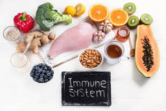 健康食品促进免疫系统。抗氧化剂, 矿物质和维他命的生长激素。顶部视图