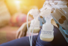 在医院使用自动母乳泵的妇女