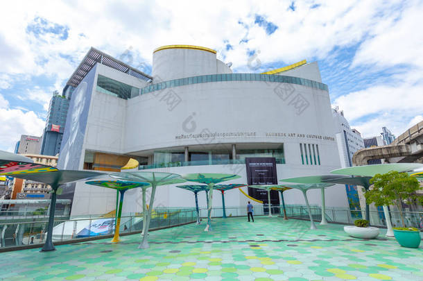 曼谷艺术文化中心是旅游场所和公共城市画廊大厅为艺术家展示艺术。2018年9月13日。曼谷, 泰国.