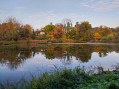 公园里的湖泊, Kitayevo, 修道院