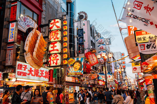 日本大阪-2018年10月1日: 多顿博里餐厅美食街