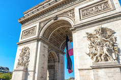 法国巴黎蓝天上的凯旋门