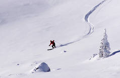 在冬季气候条件恶劣的滑雪旅游