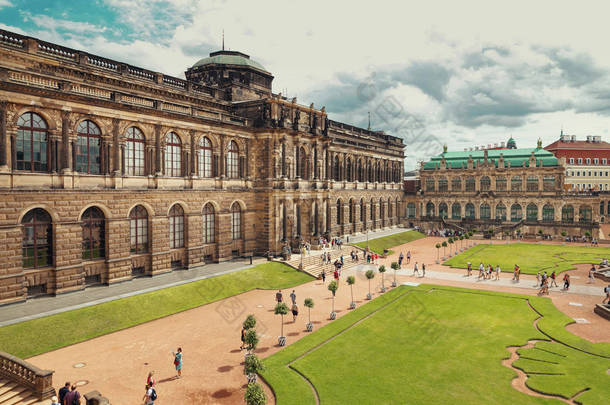 德累斯顿- 2017年8月4日：Zwinger -德国巴洛克晚期，<strong>成立</strong>于18世纪初。由四座宏伟的宫殿建筑组成的建筑群