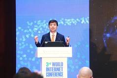 Robin Li Yanhong, Chairman and CEO of Baidu, speaks at the Internet+ Forum: Internet + Smart Healthc