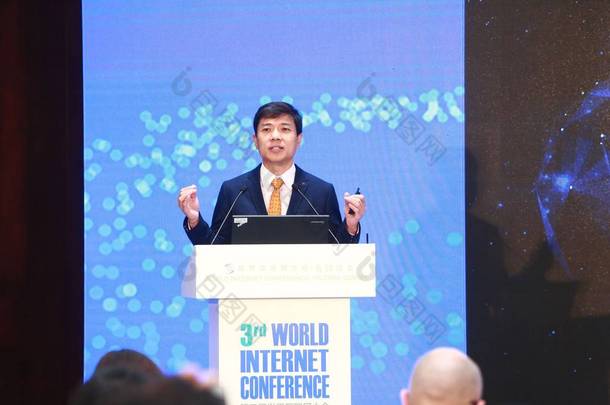 Robin Li Yanhong, Chairman and CEO of Baidu, speaks at the Internet+ Forum: Internet + Smart Healthc