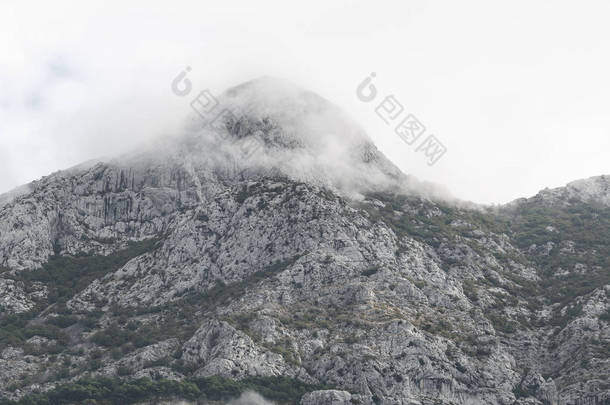 克罗地亚的落基山脉。美丽的国家公园比科沃. 自然景观。暑假<strong>旅游</strong>的热门<strong>旅游目的地</strong>.