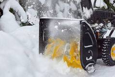 雪喷射器是冬季除雪的最佳助手