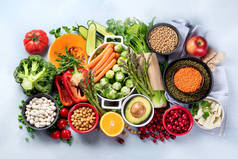 为素食者提供健康的食物。蔬菜蛋白来源。富含植物蛋白、维生素、矿物质、纤维和抗氧化剂的食物。素食和素食的概念。顶部视图