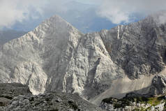 斯洛文尼亚Julian Alps Triglav国家公园的夏季高山景观，欧洲