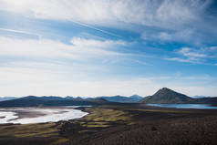 冰岛山区和湖泊的火山景观.