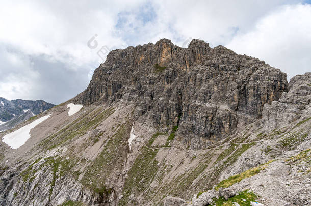 在奥地利福拉尔贝格的Lech, Warth, Bludenz附近的Lechquellen<strong>山</strong>脉的奇妙远足