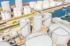 液体散装石油和汽油终端的空中视图、管道操作、石油产品分销.