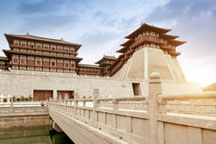 迎天门是隋唐洛阳市的南门。它建于605年.