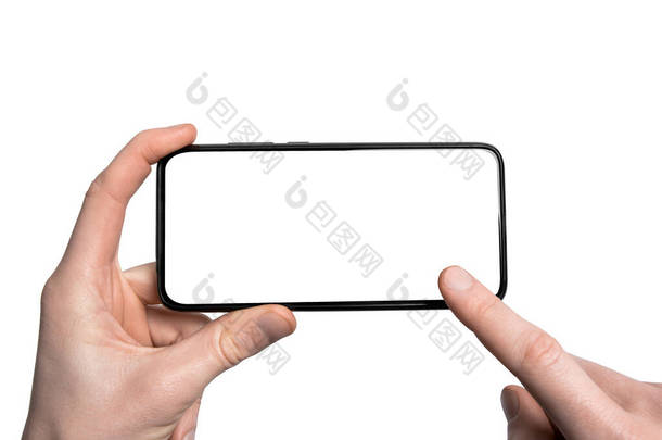 人手拿着黑色智能手机，配有无框空白屏幕和现代无框设计，在白色背景上垂直隔离。截断路径。用户界面设计界面.