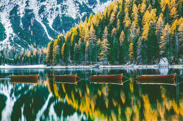 <strong>意大利</strong>苏蒂罗尔Dolomites<strong>山区</strong>的Lago di Braies