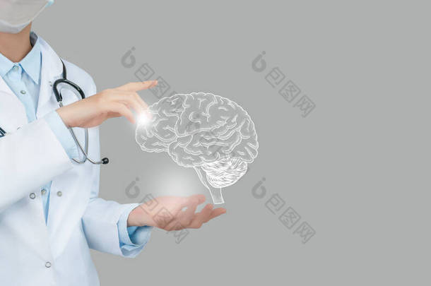 女医生手里拿着虚拟大脑。手绘人体器官，复制右边的空间，原始的照片颜色。保健医院服务概念库存照片
