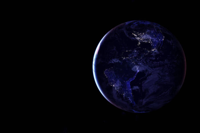 地球从太空在夜晚这张照片的内容是由提供的图片-包图网企业站