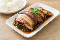 美菜口或炖菜肉排配沙士片-中式菜式
