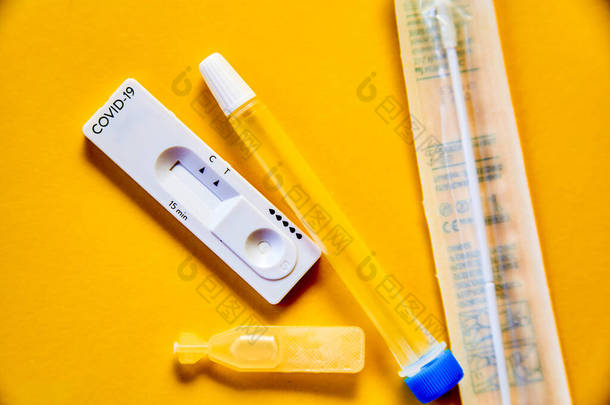 快速、简单的COVID-19抗原自我测试在家中15分钟内提供结果。用鼻涕擦拭