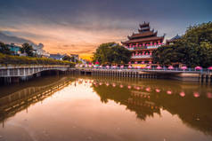 位于越南胡志明市的Phap Hoa塔的暮色景象。东南亚的古寺。2021年维萨卡节。旅行和景观概念