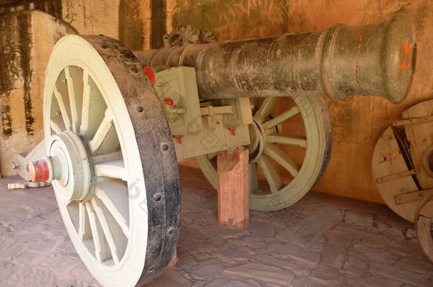 The world's largest wheeled cannon