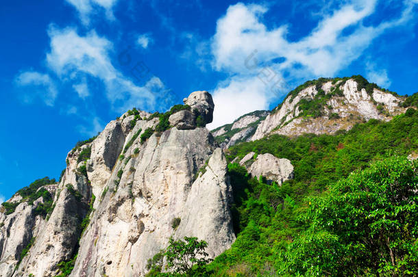 浙江省Yandangshan方东风景名胜区的陡峭山崖.