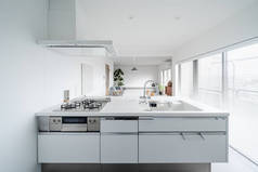 白色简朴的现代风格厨房