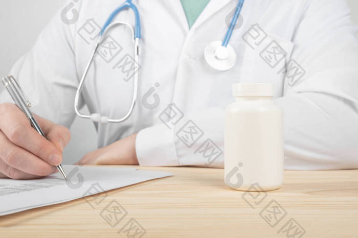医生开药指导正确服药制药行业空白白色塑料图片-包图网企业站
