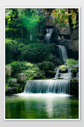 大自然绿色生态溪流瀑布摄影图片