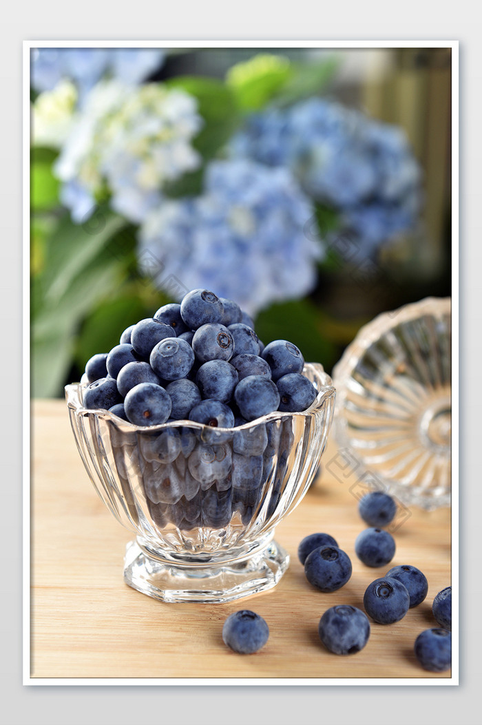 蓝色新鲜水果蓝莓摄影图片