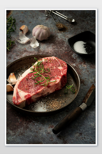 牛排生肉料理准备图图片
