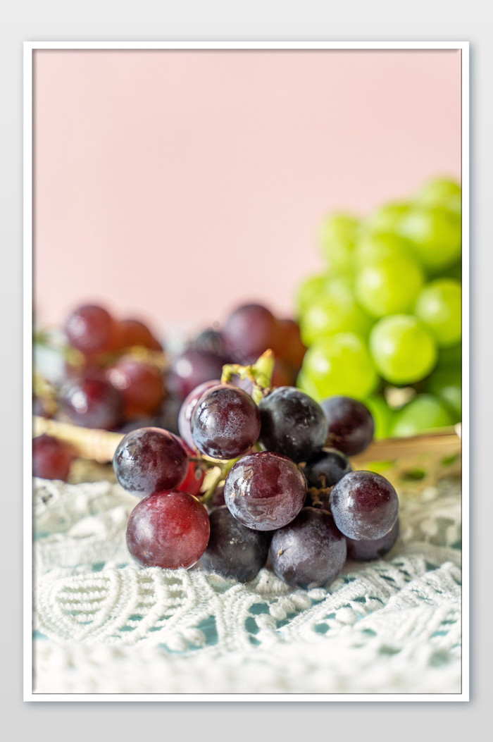 绿色紫色葡萄青提新鲜复古摆拍美食营养健康图片