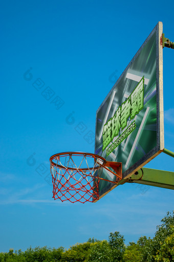 篮球框运动清新蓝天篮板广告宣传海报样机图片