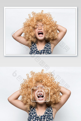 戴金色假发的小女孩抱头抓狂图片