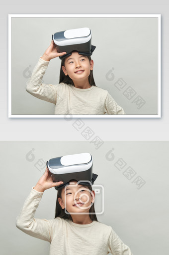 手扶头戴VR眼镜向上看图片