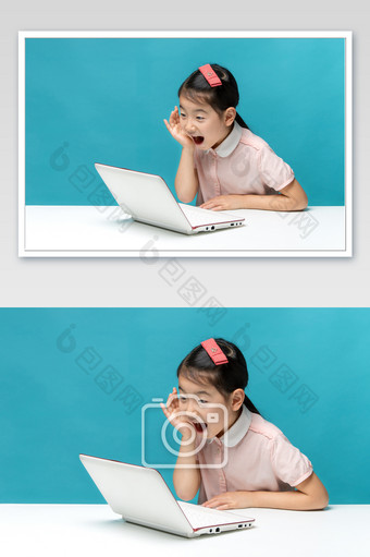 穿粉色衣服单手托腮看电脑的小女孩图片