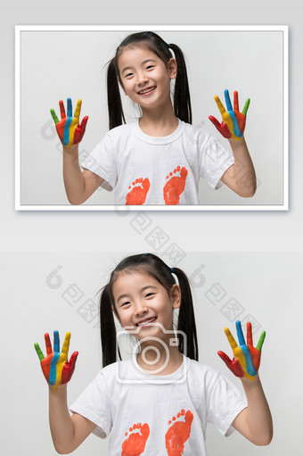 双马尾女孩双手沾满彩色涂料正面微笑图片